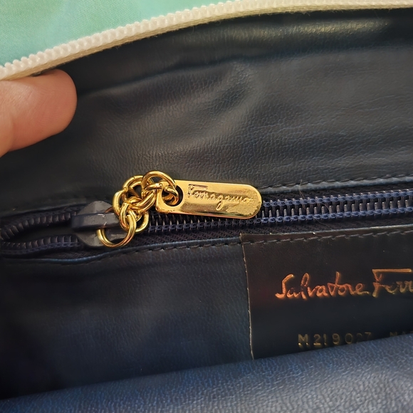 Salvatore Ferragamo Blue and White Shoulder Bag with Luxurious Design - Picture 6 of 10